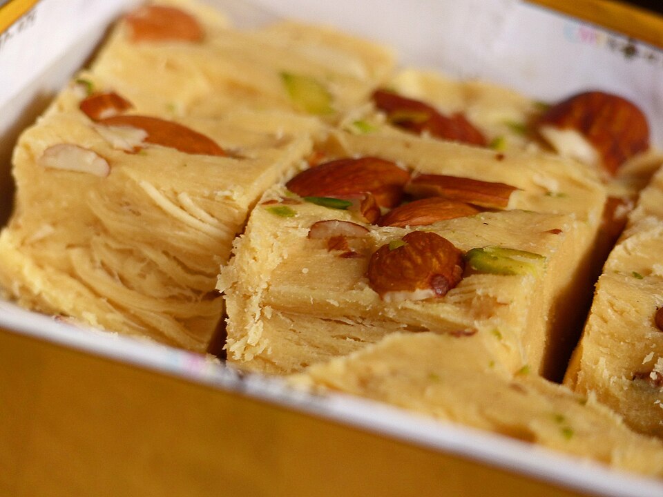 এলাচ সোনপাপড়ি