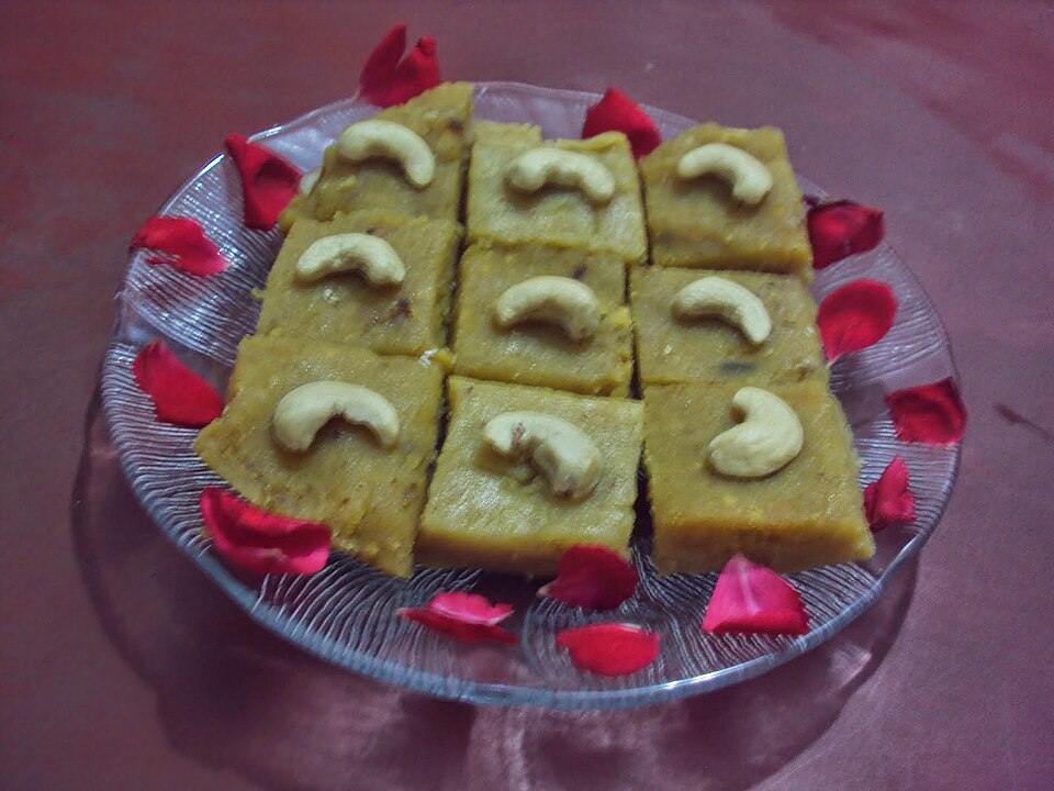 পেস্তা বরফি