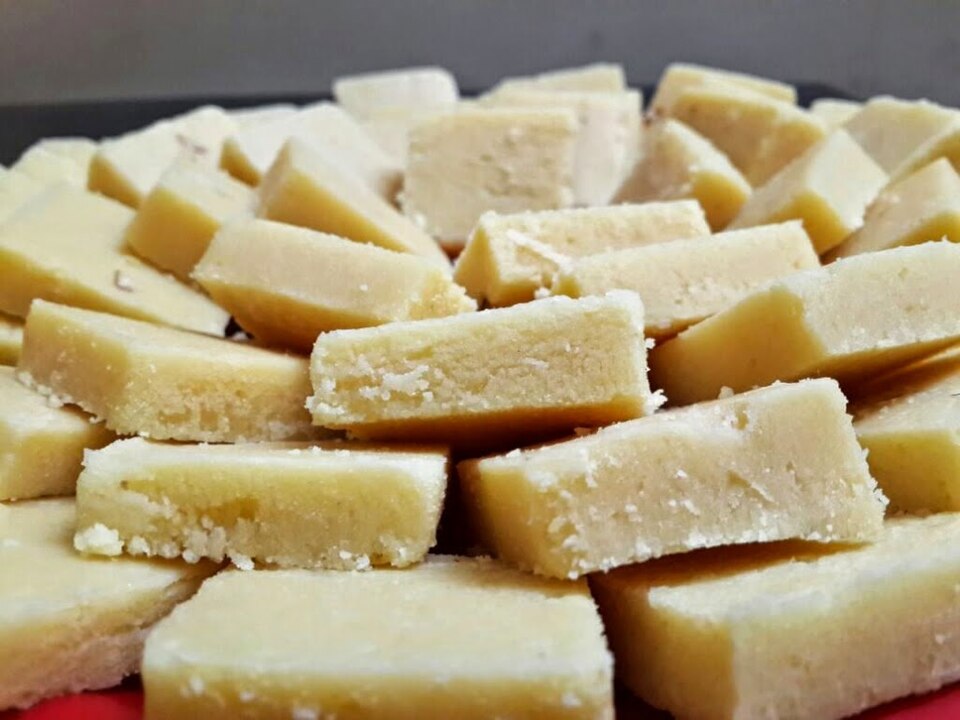 পেস্তা বরফি